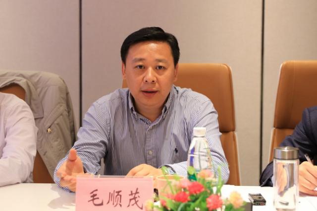 毛顺茂肯定了首任院长汪洋教授做出的贡献,支持肖峻同志担任研究院第