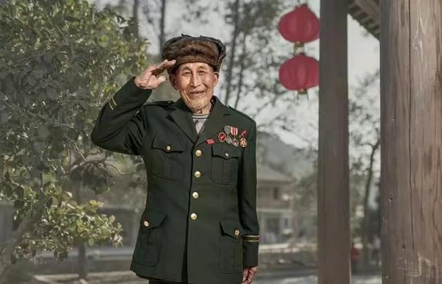 为铭记历史,向爱